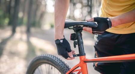 Quels accessoires de cyclisme privilégier pour améliorer votre confort ?